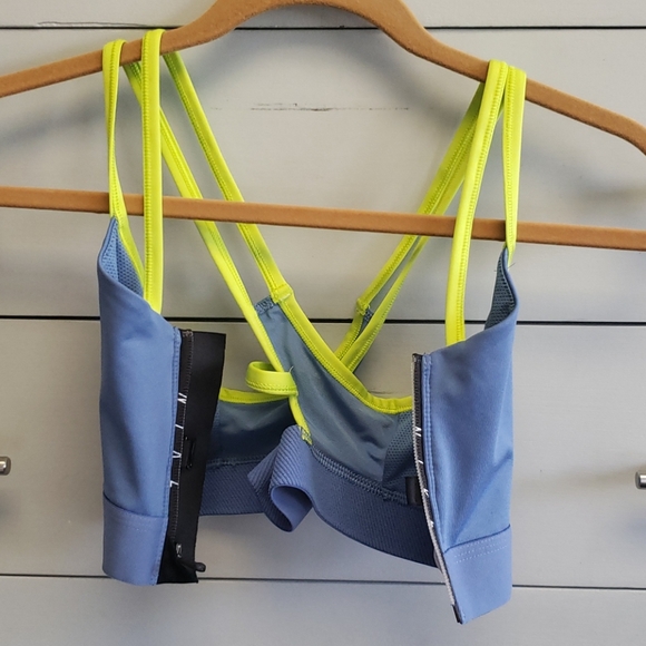 Nike Sports Bra {S} - Picture 3 of 13